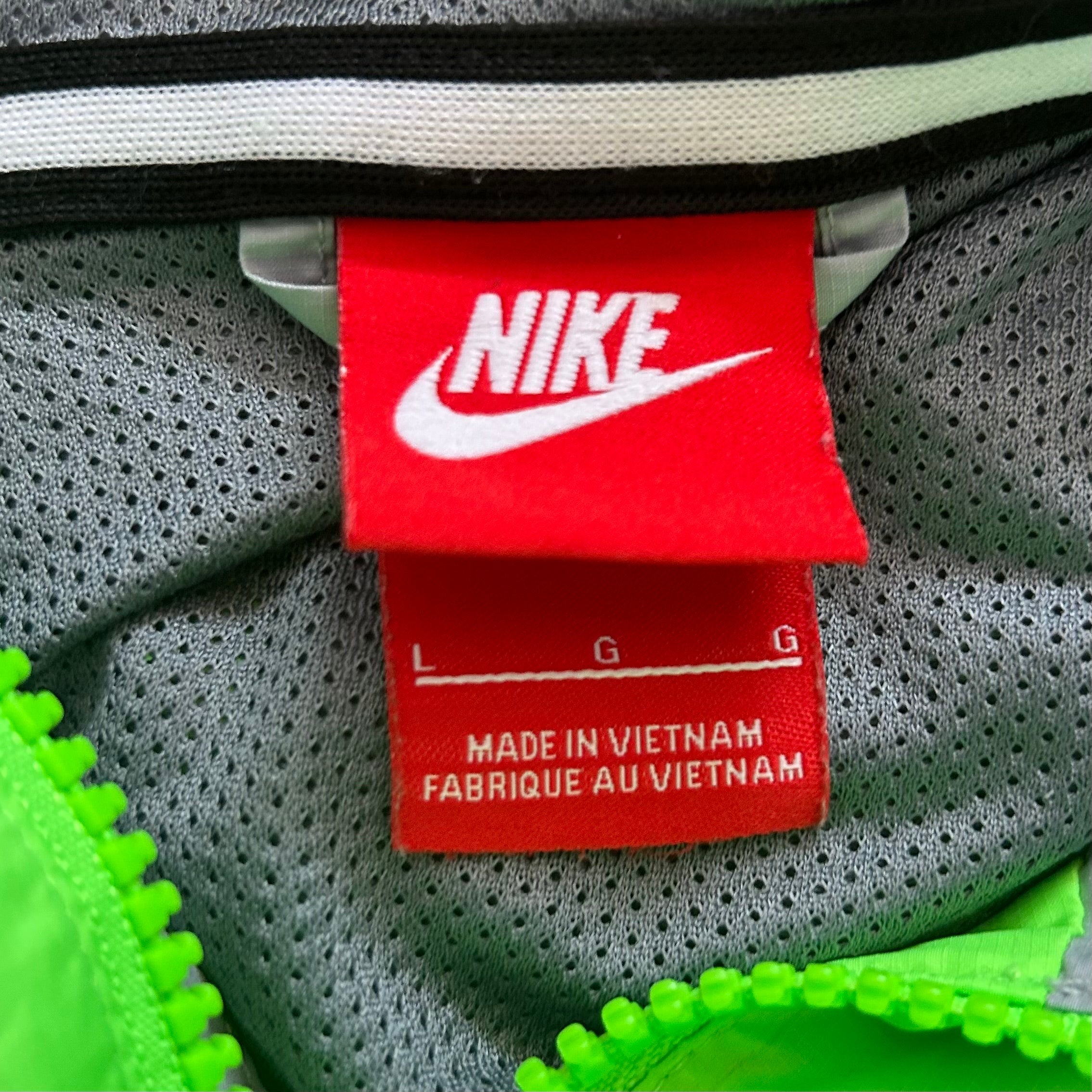 Y2K Nike Windbreaker (L) 657 Vintage